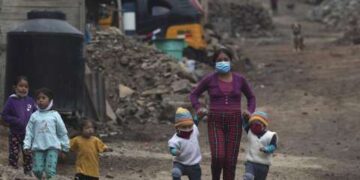 Informe Perú: Población Económicamente Activa disminuyó en 36,1%