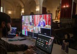 Tiendas abiertas e iglesias cerradas: ¿qué es realmente esencial?