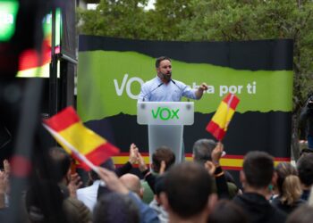 Santiago Abascal habla cada vez más fuerte, por España