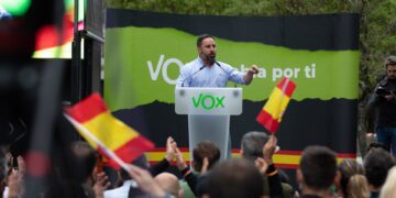 Santiago Abascal habla cada vez más fuerte, por España