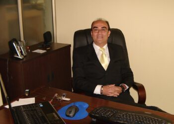 Enrique Betancourt, las voces de los peruanos en el exterior, camino al Congreso