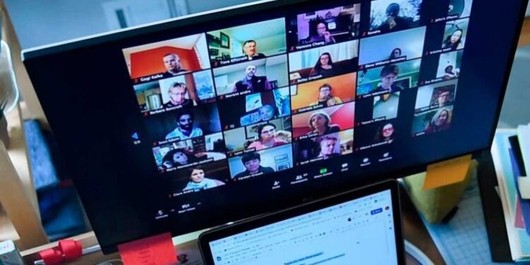 PERÚ: país de telenovelas políticas y pequeñeces de gobierno, ahora se discute en “zoom”