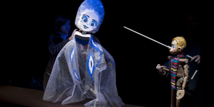 Un toque de verdad y se viene abajo el mamotreto