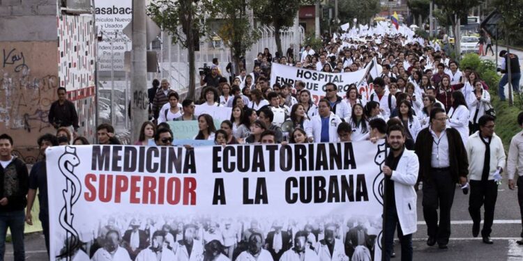 Escribe Betty Marroquin: “Desempleo en el gremio médico”