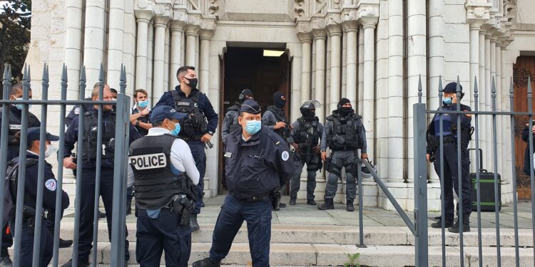 Ataque islamista terrorista a Catedral en Francia