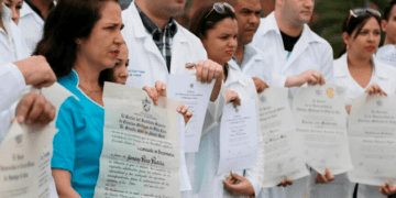 Siguen los litigios: explotación de médicos cubanos llega a tribunales