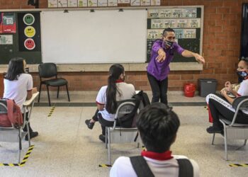 La Enseñanza hacia el futuro: Virtual vs. Presencial