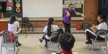 La Enseñanza hacia el futuro: Virtual vs. Presencial