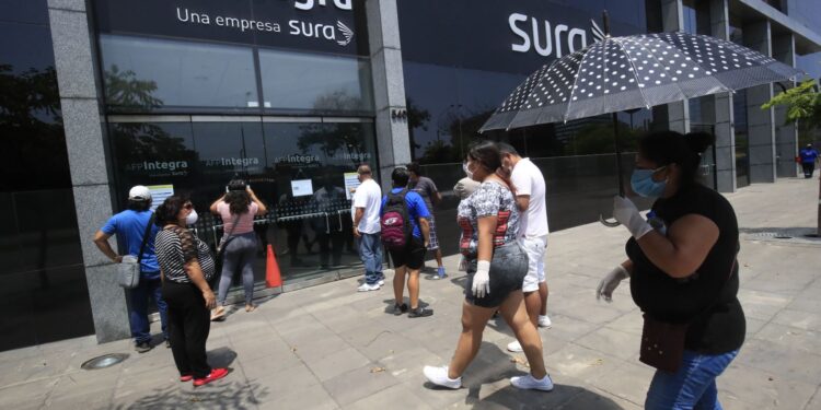 Perú: Nueve de cada 10 afiliados a las AFP rechaza que sus aportes vayan a un fondo compartido