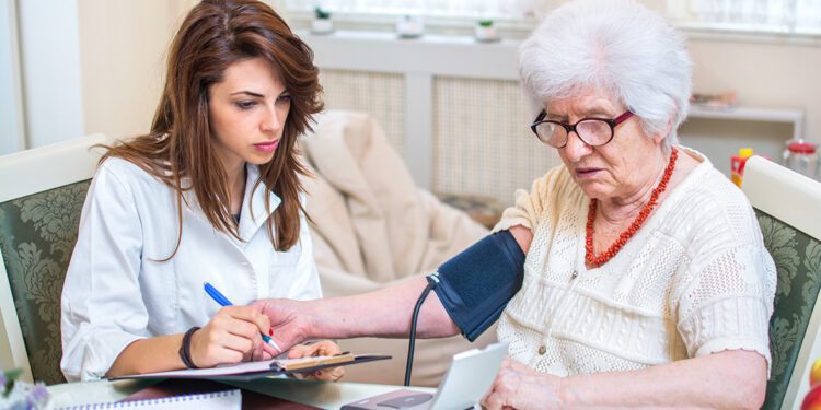 Recursos de atención en el envejecimiento: servicios de tele asistencia y de ayuda a domicilio, el caso de España