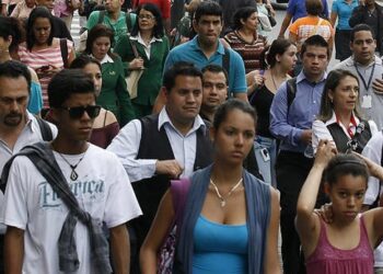 Las Clases Medias, las que deben romper las viejas estructuras del silencio y la absurda tolerancia