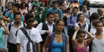 Las Clases Medias, las que deben romper las viejas estructuras del silencio y la absurda tolerancia