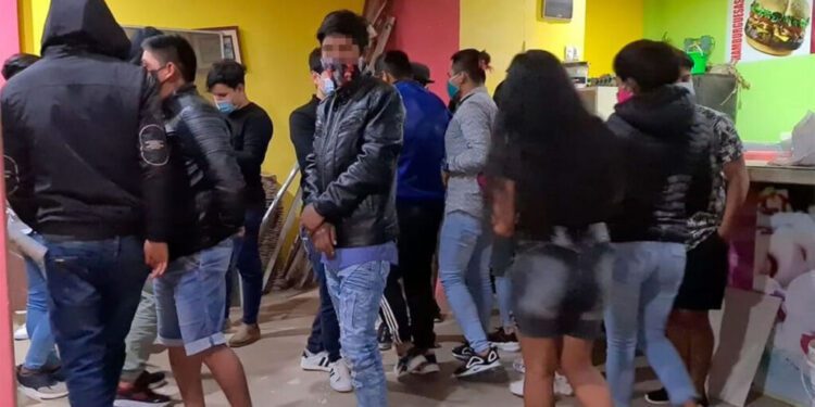 PERU, gravísimo: Sólo el 64,1% de la población adolescente de 14 a 17 años de edad se encuentra estudiando