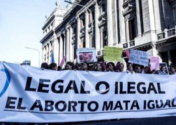 ¿Cumplir con intereses extranjeros para que salga la ley del aborto?