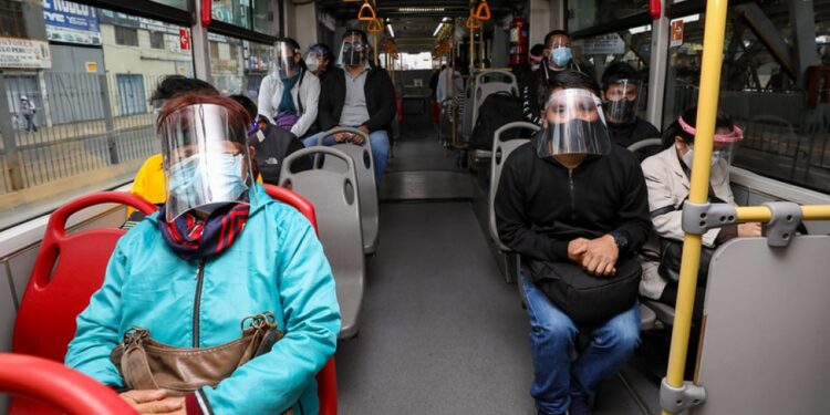 Población ocupada de Lima Metropolitana* disminuyó en -819 mil 200 personas (set/nov)