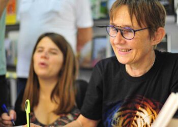 Francisco Bobadilla comenta el libro “Tu mirada ilumina el mundo”