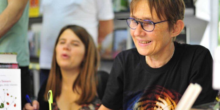 Francisco Bobadilla comenta el libro “Tu mirada ilumina el mundo”