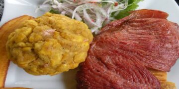 Receta para saborear las delicias de la Selva peruana: Tacacho con cecina