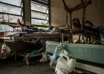 Angustiosa búsqueda de atención médica en medio del desmoronamiento de sistema de salud: Venezuela