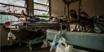 Angustiosa búsqueda de atención médica en medio del desmoronamiento de sistema de salud: Venezuela
