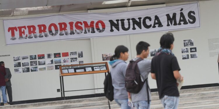 El Perú recuerda el inicio de un baño de sangre promovido por el terrorismo comunista
