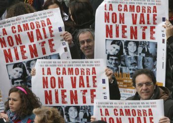 Hernán Alejandro Olano García escribe: “El Vaticano y la excomunión de los mafiosos”