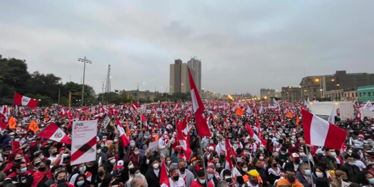 El Perú marcha multitudinariamente en defensa del voto y la Libertad