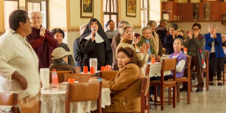 Envejecimiento progresivo: Población de 60 y más años de edad aumentó de 6,4% en 1940 a 13,0% en el año 2021