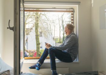 ¿Cómo puedes utilizar la ventilación para prevenir la propagación de COVID-19 dentro de tu casa?