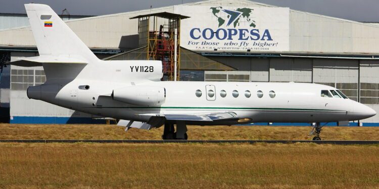 ¿Canciller de la dictadura comunista cubana vino al Perú en avión privado con matrícula venezolana?