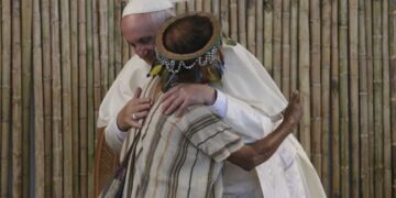 El silencio y la escucha son medicina para la sordera del corazón, dijo el Papa