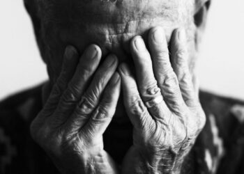 Duele saber que el maltrato a los padres es frecuente, se ha convertido en una costumbre