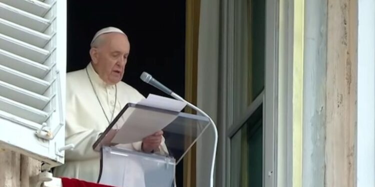 Francisco expresa con energía: “Si algo te hace mal, ¡córtalo!”