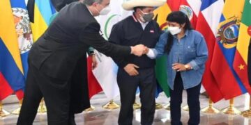 No se confundan, estamos frente a un comunista y cada uno de sus gestos debe ser analizado con cuidado