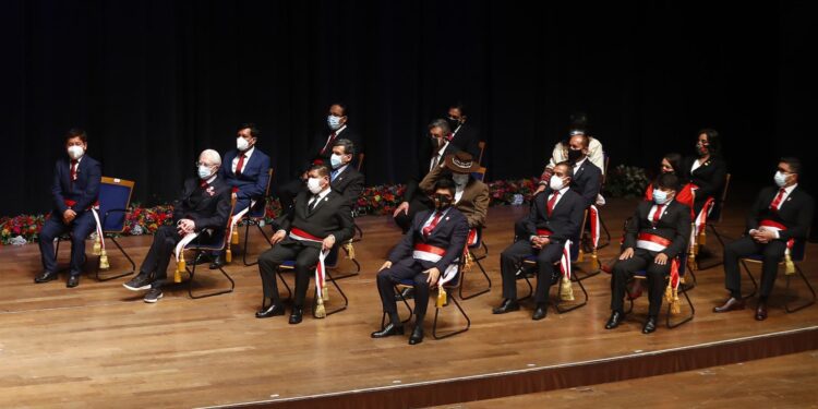 El manejo del gobierno y del Estado no requiere período de inducción