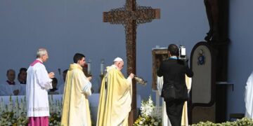 Papa Francisco: “La cruz es como un libro que, para conocerlo, es necesario abrir y leer”