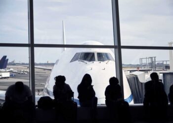 Las millas de los que viajan con nuestros impuestos, pueden salvar vidas