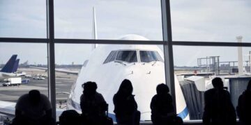 Las millas de los que viajan con nuestros impuestos, pueden salvar vidas