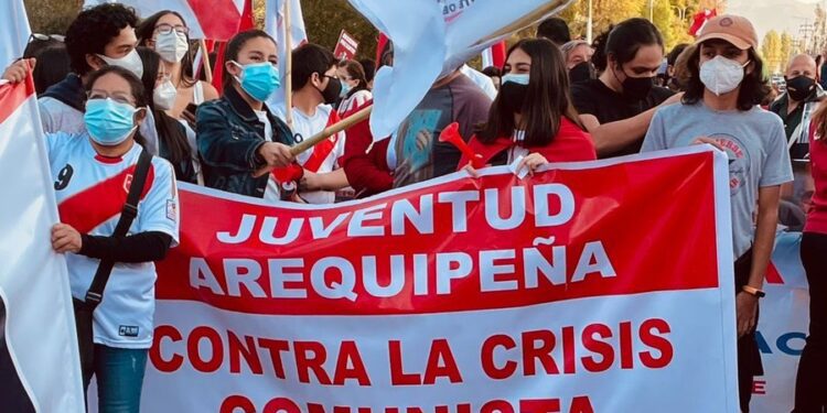 La etiqueta “Perú Libre” contagia a todos los demás grupos de izquierda