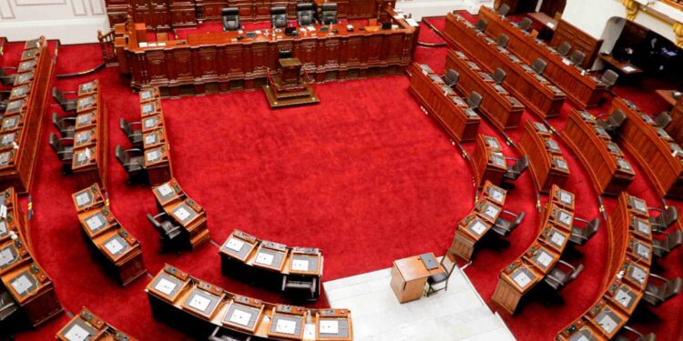 La columna de Hugo Guerra en Expreso: Contra cómplices, cobardes y traidores