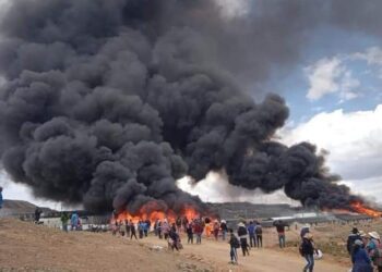 Perú: Campamento y maquinarias de empresa minera fueron incendiados y destruídos