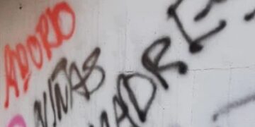 Bolivia: Atacan con explosivo sede del episcopado en La Paz