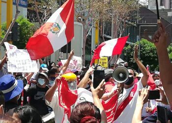 Líderes no tenemos, o tal vez sólo los tengamos apagados y son muchísimos