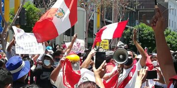 Líderes no tenemos, o tal vez sólo los tengamos apagados y son muchísimos