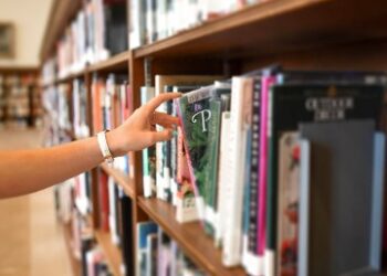 Lectores, libros y bibliotecas: “Cómo ordenar una biblioteca”