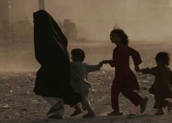 Afganas claman desesperadas por su rescate, mientras talibanes estrechan el cerco