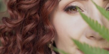 La cantautora colombiana Adri Duque estrena “Plegaria”, un canto al Cielo