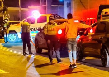 País lleno de complicaciones, ciudadanos llenos de silencio