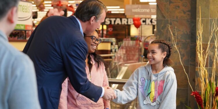 Glenn Youngkin: El camino de cumplir la promesa de “pongámonos a trabajar”