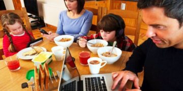 Huérfanos digitales: Diez riesgos de crecer en internet